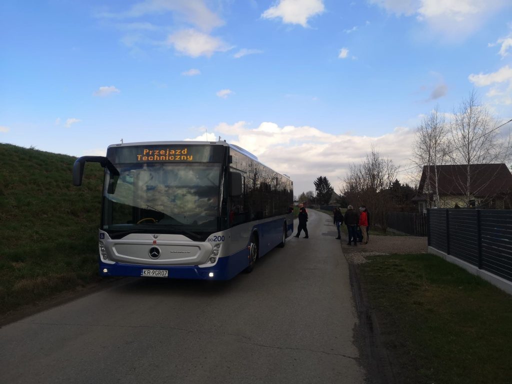 Przejazd techniczny autobusu MPK ul. Portową w Niepołomicach