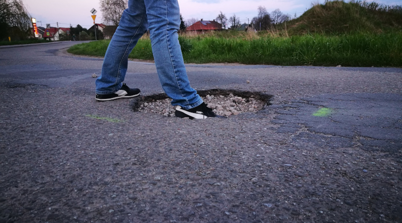 Dziury w jezdni ul. Portowa Niepołomice